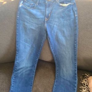 Levi’s mid rise skinny jeans